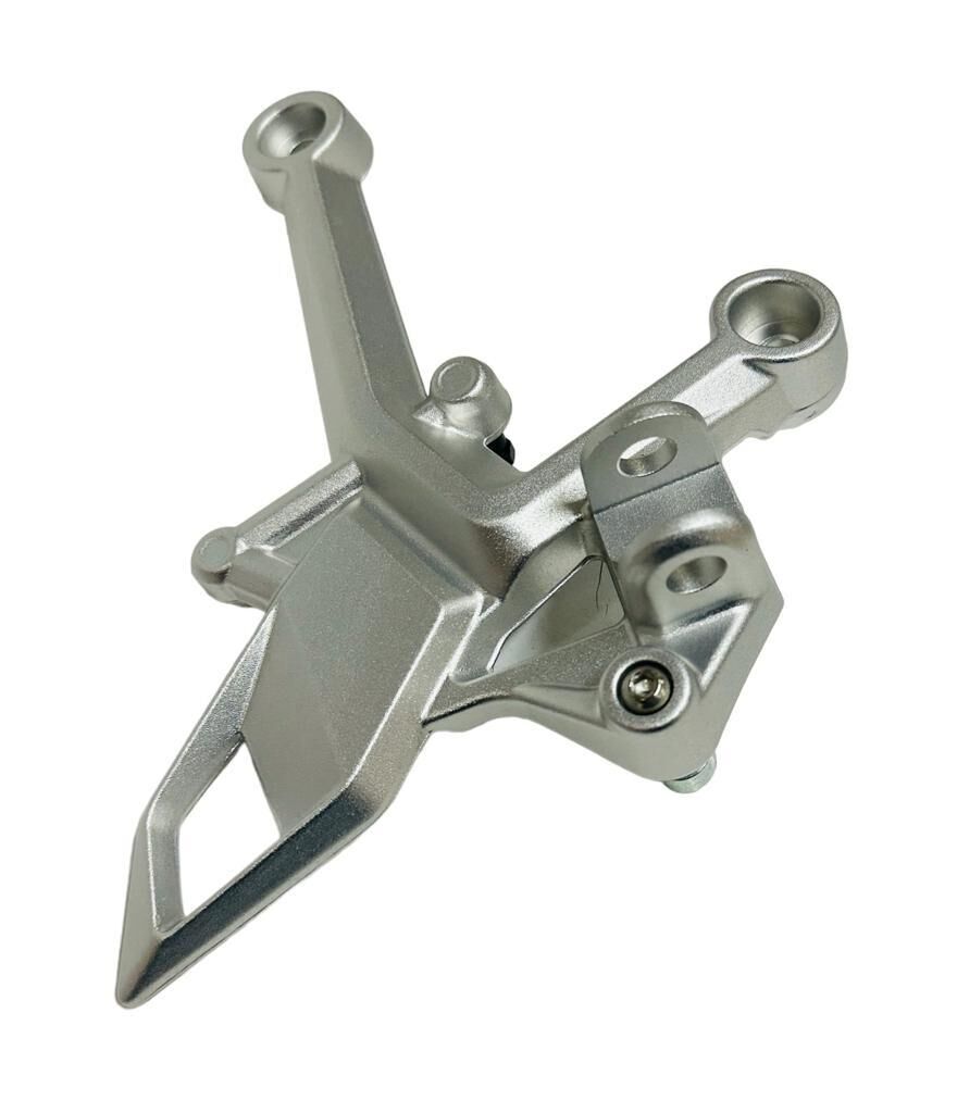 CF Moto NK 250 Sağ Sürücü Ayaklığı Braketi Orjinal (6KM0-140200-10000)